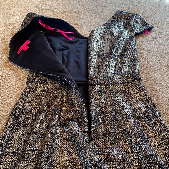 Betsey Johnson Gold & Black Metallic Cocktail Dress Cap Sleeve Back Zip Sz 4 - Picture 3 of 10